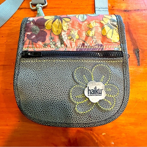 Haiku  Sharon Elsenhauer Vegan Man Made Cross Body Bag Floral Black Pebbled - Picture 1 of 13